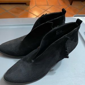 Coconuts by Matisse short fringe ankle boots